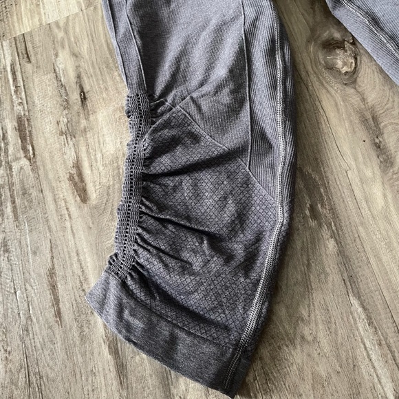 Lululemon In The Flow Crop II (Heathered Soot Light) - Picture 4 of 7